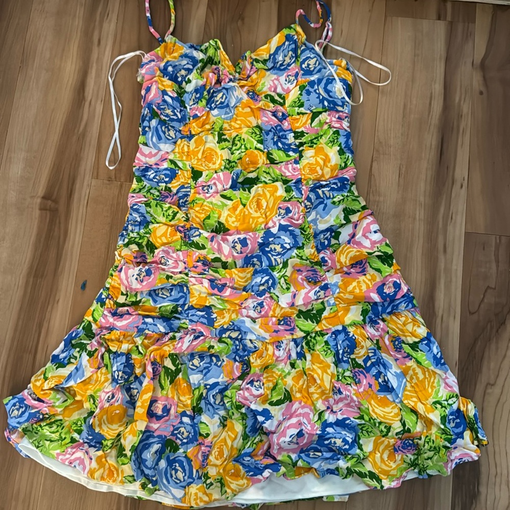 Selling a L Zara floral dress